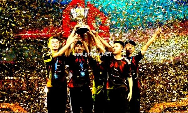 穿越火线的人：花瓣，他离五冠只有一“凳”之遥！